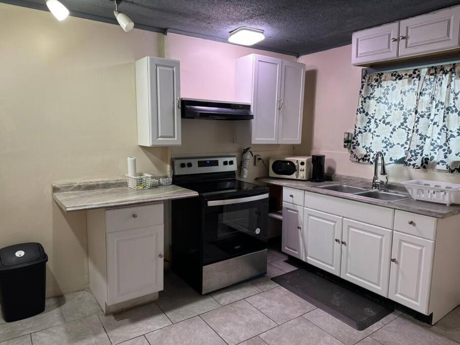 Comforting Getaway-Sleeps 6-Walk To Falls! Niagara Falls Extérieur photo