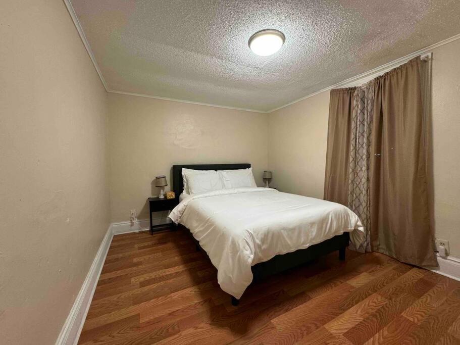 Comforting Getaway-Sleeps 6-Walk To Falls! Niagara Falls Extérieur photo