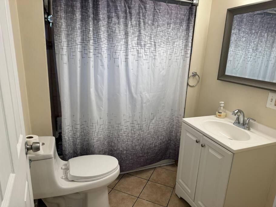 Comforting Getaway-Sleeps 6-Walk To Falls! Niagara Falls Extérieur photo
