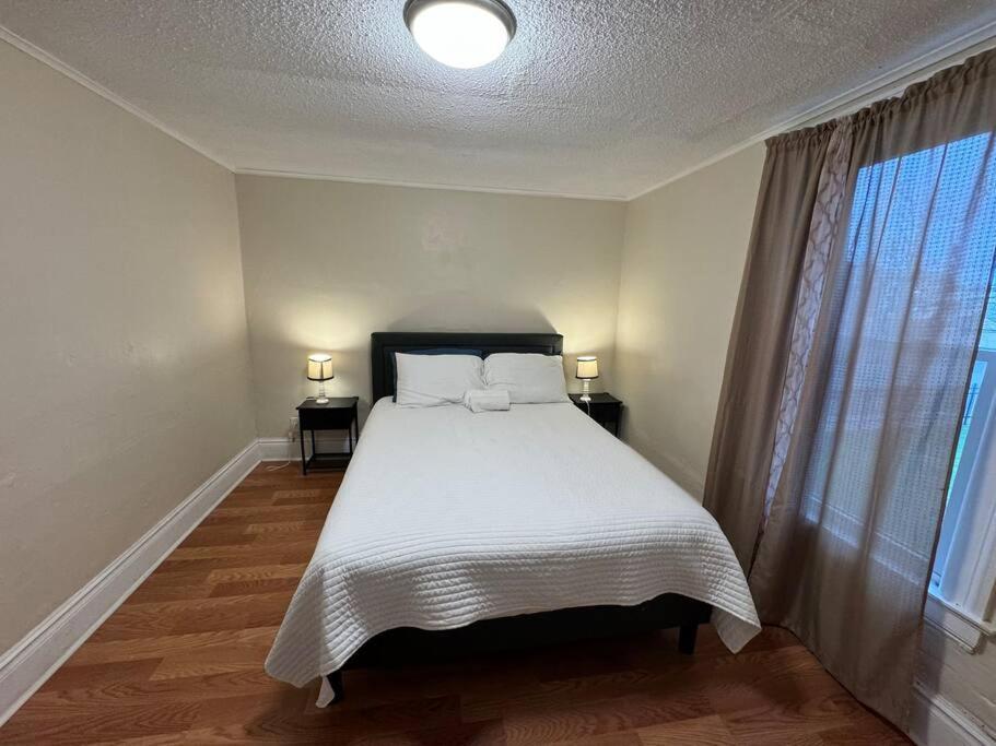Comforting Getaway-Sleeps 6-Walk To Falls! Niagara Falls Extérieur photo