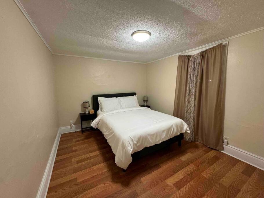 Comforting Getaway-Sleeps 6-Walk To Falls! Niagara Falls Extérieur photo