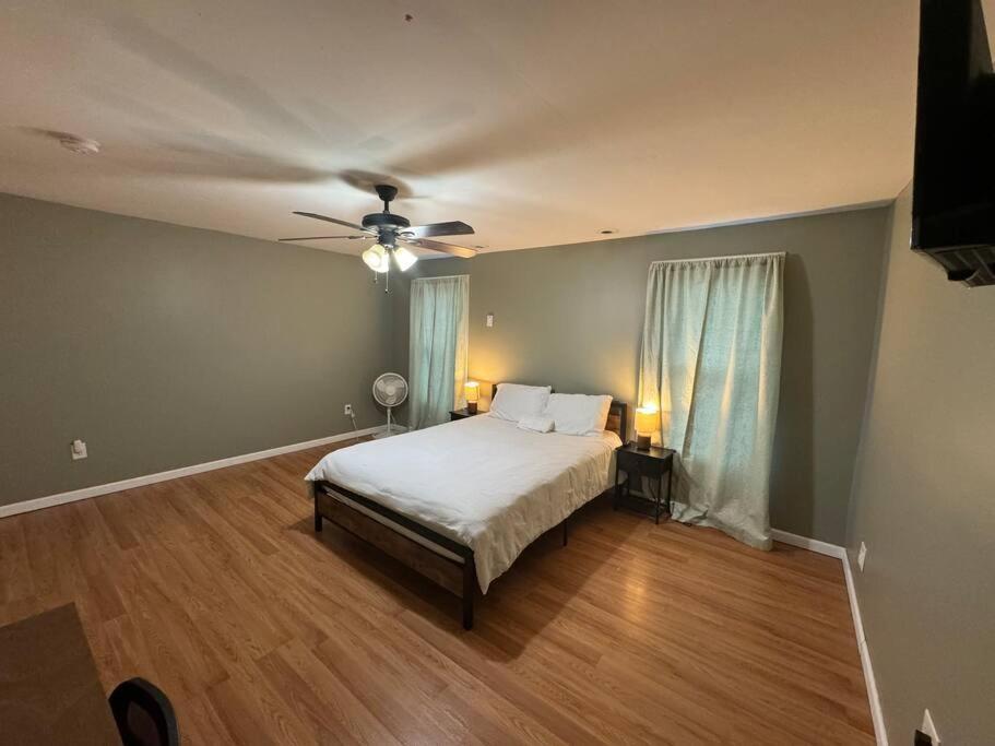 Comforting Getaway-Sleeps 6-Walk To Falls! Niagara Falls Extérieur photo